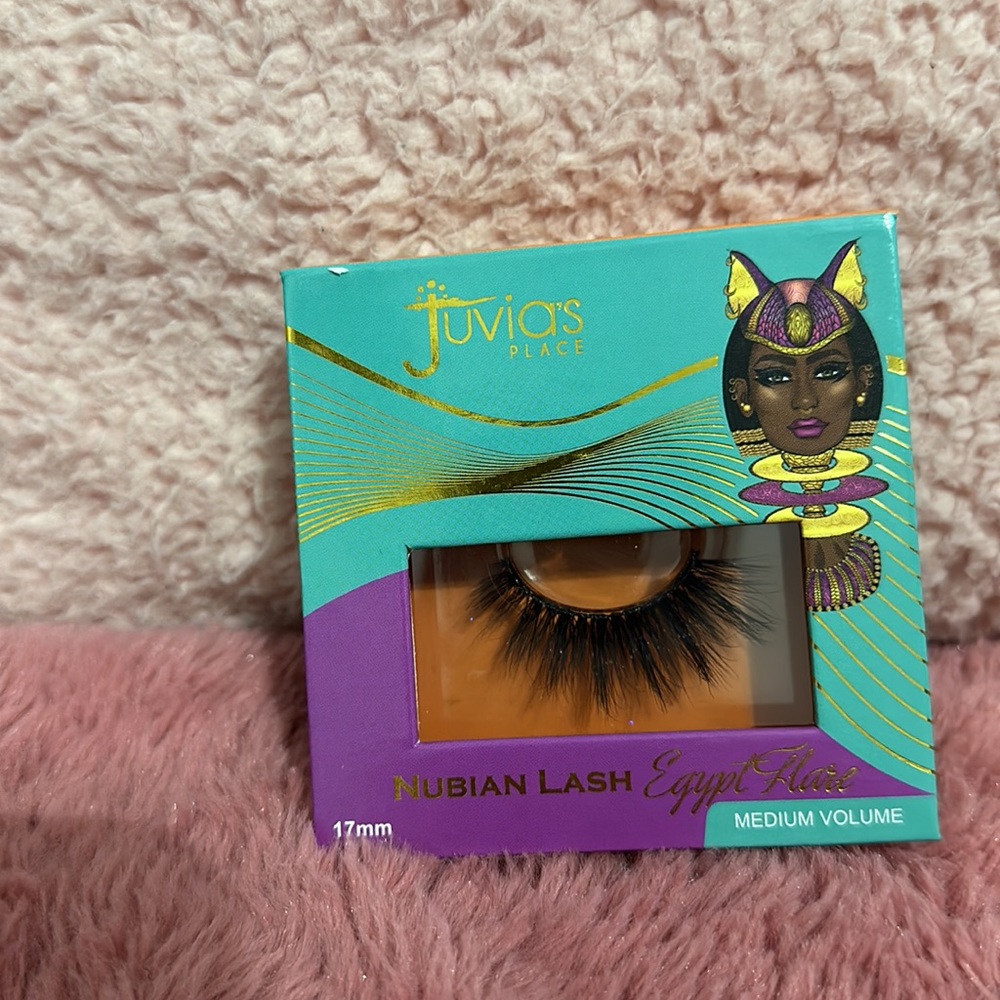 LASHES - Picture 2 of 3